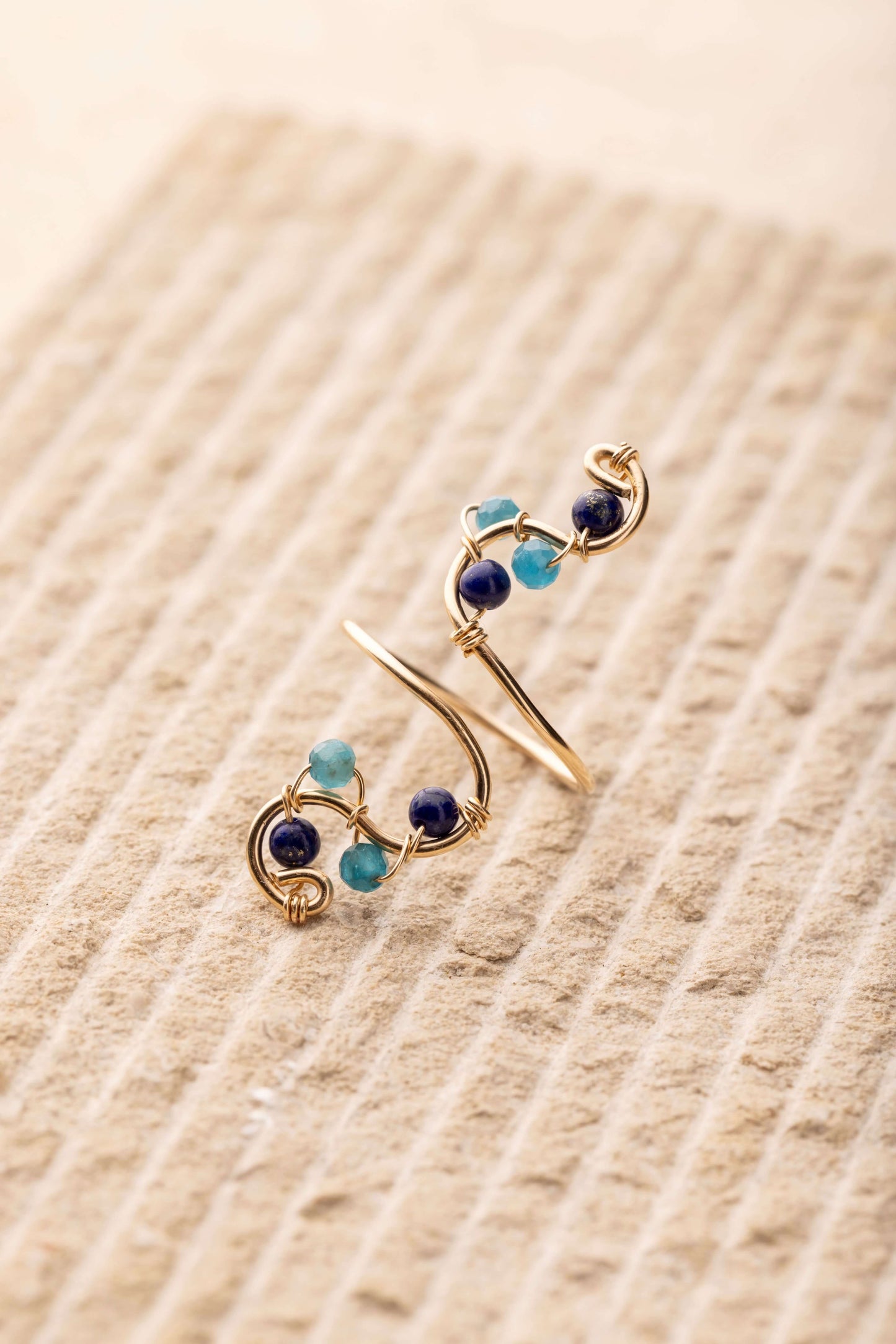 Bague originale en apatite et lapis lazuli
