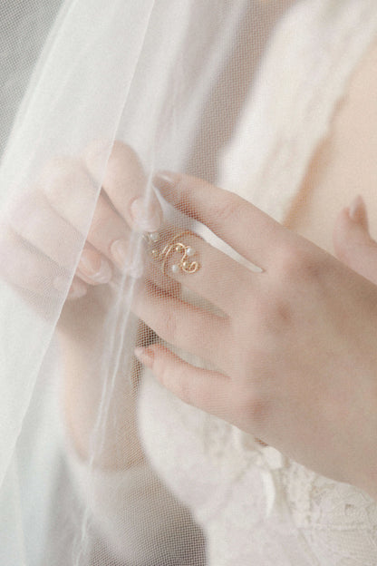 Bague élégante en petites perles d'eau douce et Gold filled