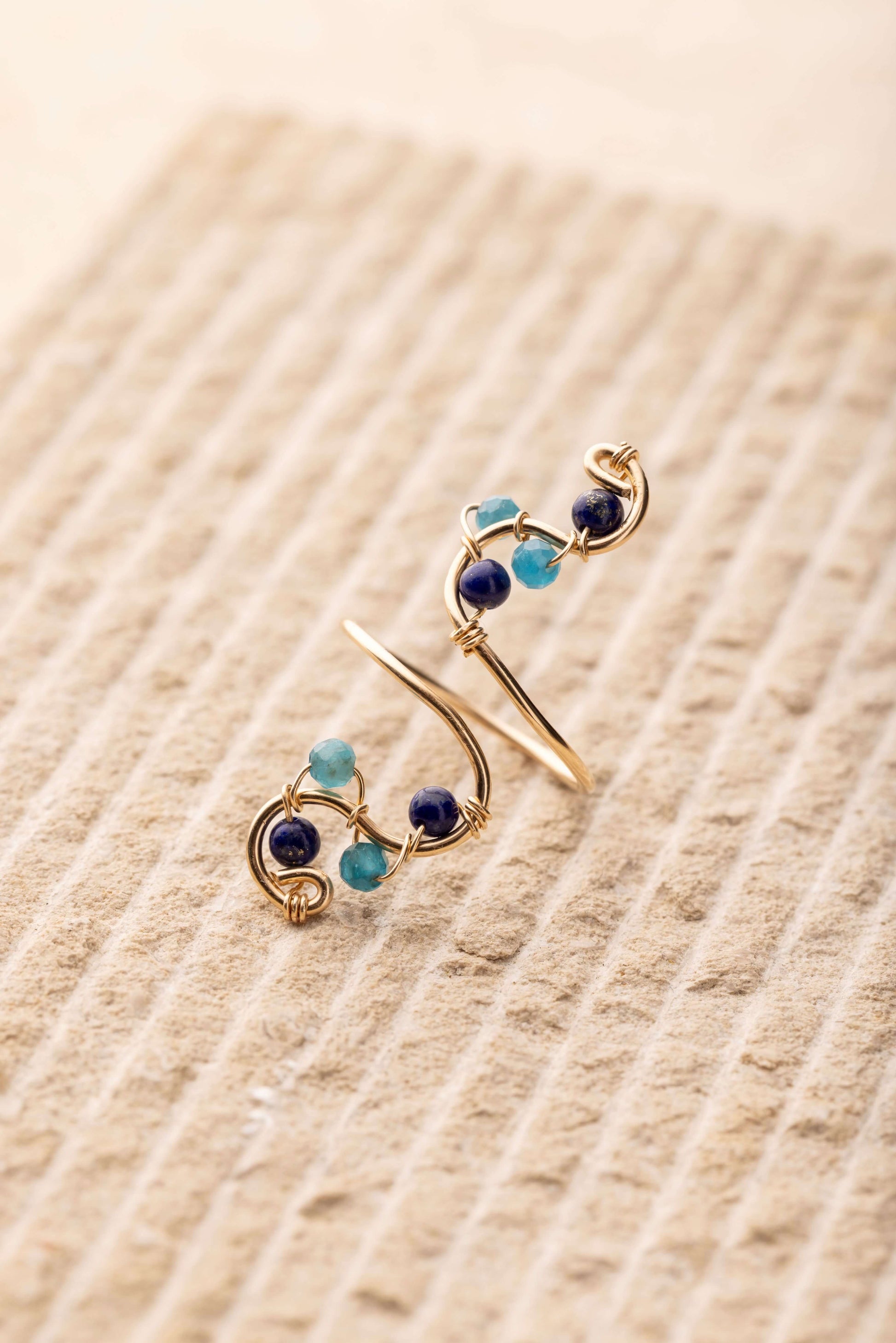 Bague originale en apatite et lapis lazuli