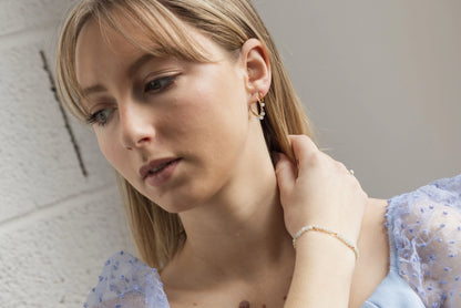 Boucles d'oreilles en aigue marine et jade portées