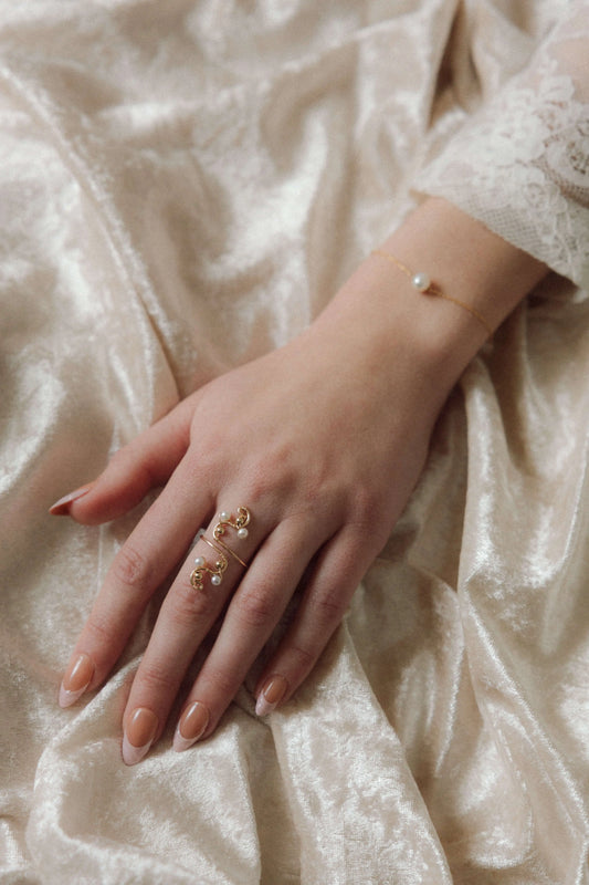 Bracelet de mariage élégant avec une perle d'eau douce blanche