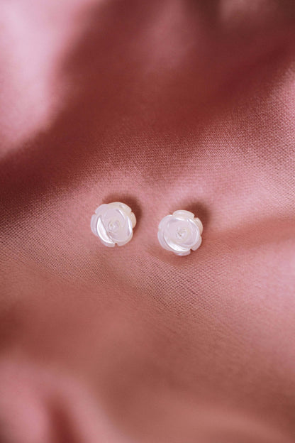 Puces romantiques en forme de rose en nacre