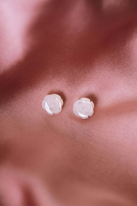 Puces romantiques en forme de rose en nacre