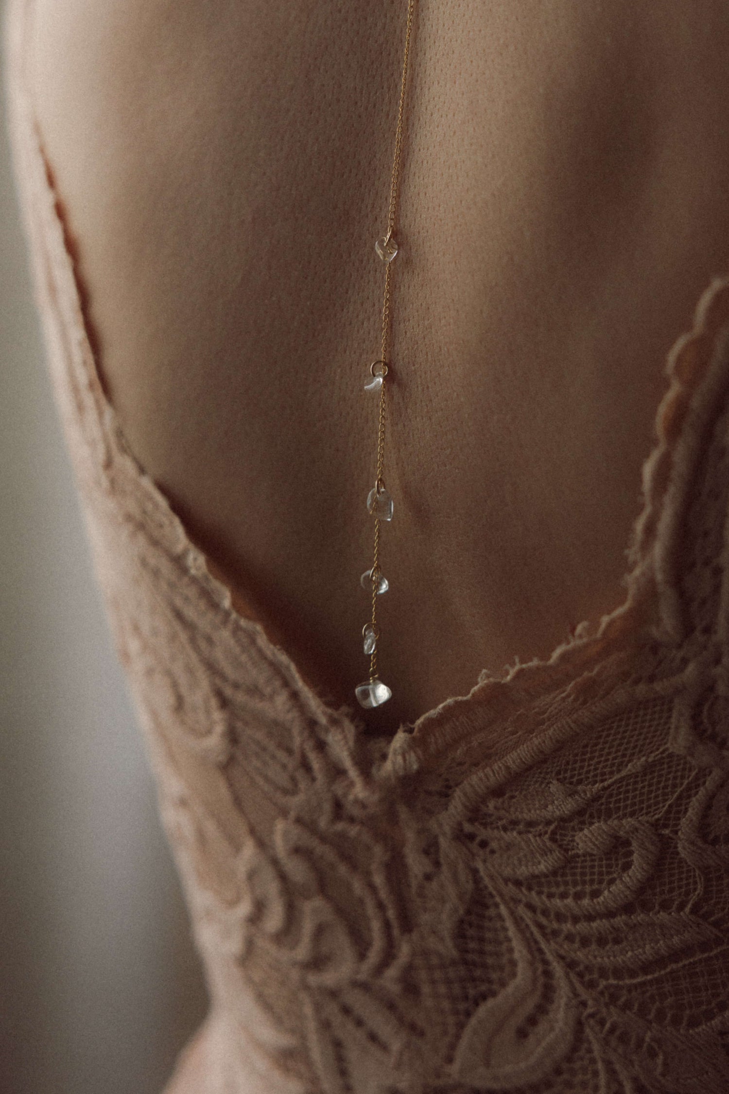 Mix & Match - Pendentif de dos Céleste - cristal de roche d.or.é.mi